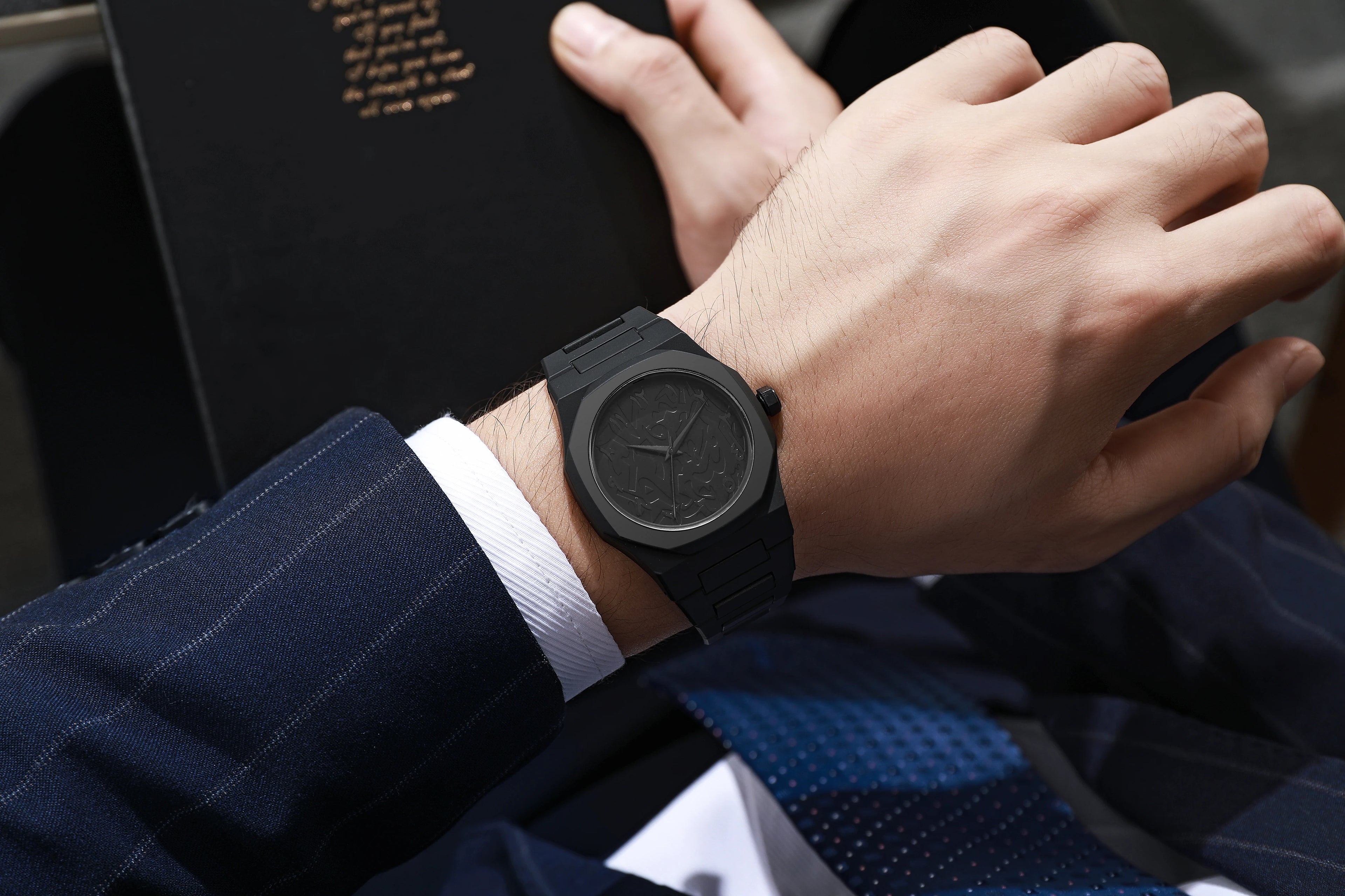 Modern Minimalist Kişilik Yaratıcı Tamamen siyah erkek saati Arapça Dijital Spor Eğlence Kuvars İzle Benzersiz Tasarım İzle